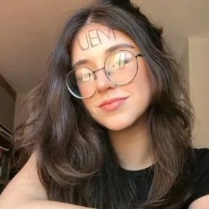 Nicolle De Souza, que passou em Relações Internacionais na PUCPR